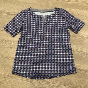✨$8 Clear Out ✨ Talbots Navy and White Geometric Top